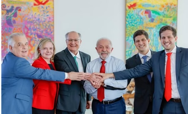 João Campos alerta Lula sobre risco de polarização no Senado em 2026