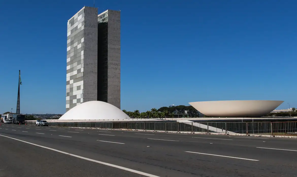 Congresso retoma trabalhos com pauta polêmica e prioridades econômicas