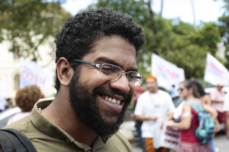 Liderança em ascensão na esquerda tem contas bloqueadas pela Meta; web vê motivação política