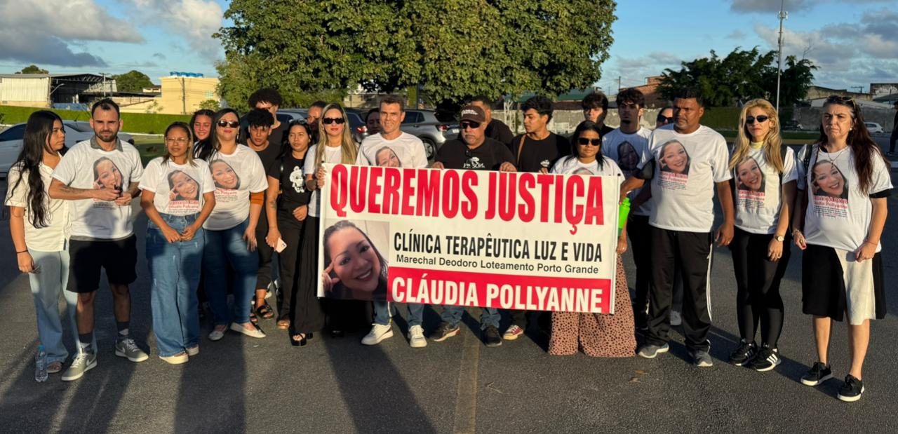 Familiares e amigos de mulher morta em clínica de reabilitação protestam por Justiça