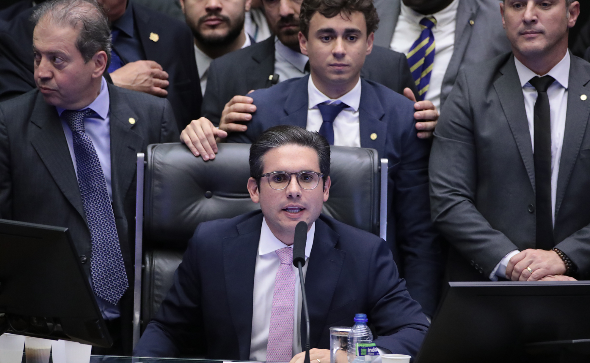 Oposição ameaça obstruir votações na Câmara por atraso na PEC do fim do foro privilegiado
