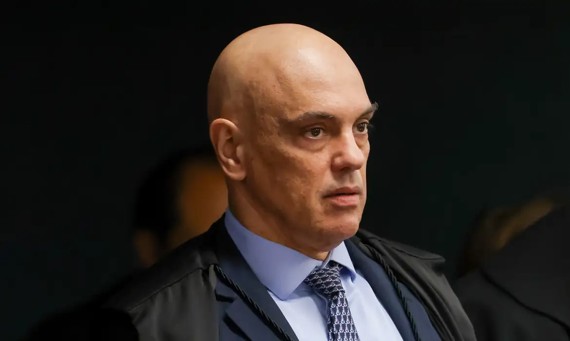  Moraes dá 48h para Bolsonaro explicar documento de pedido de asilo na Argentina