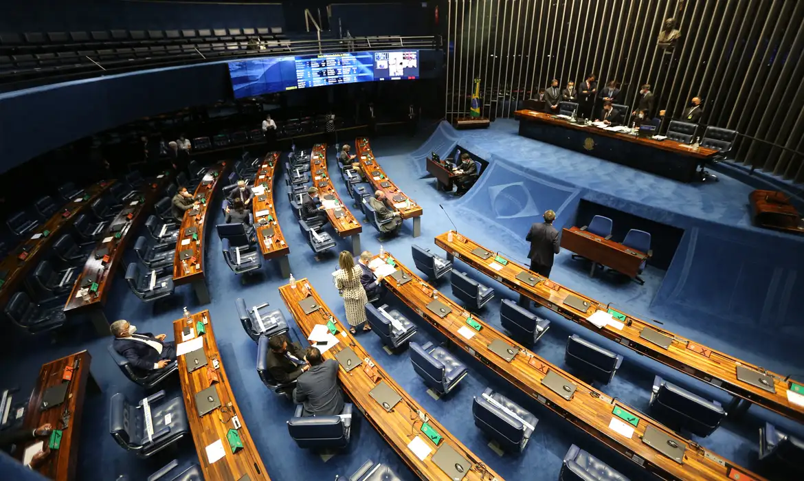 Senado aprova projeto que aumenta tempo de leitura para reduzir pena