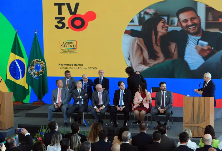 Lula assina decreto que regulamenta a TV 3.0; entenda